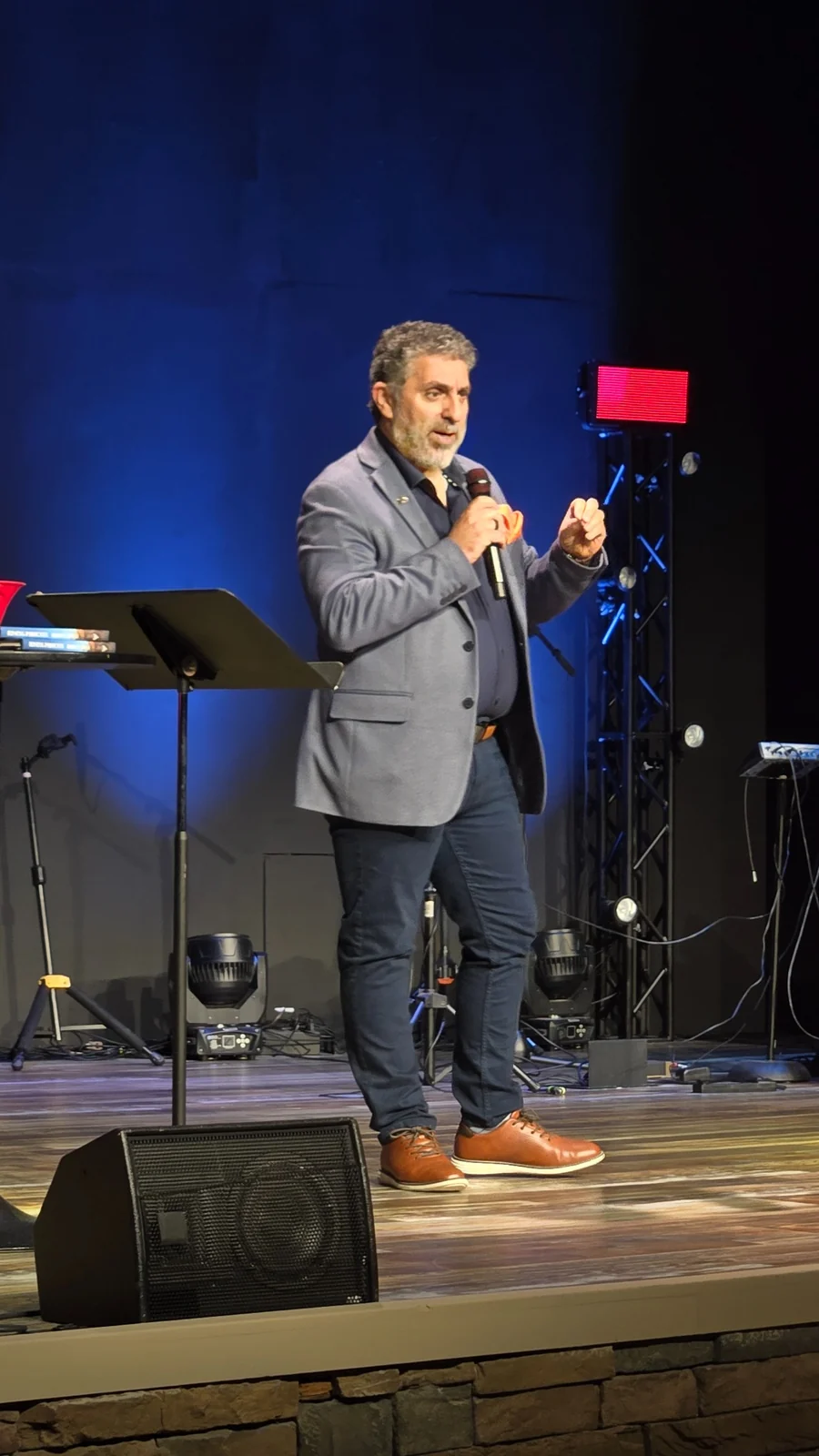 Romeo El Chaer speaking at a live leadership event