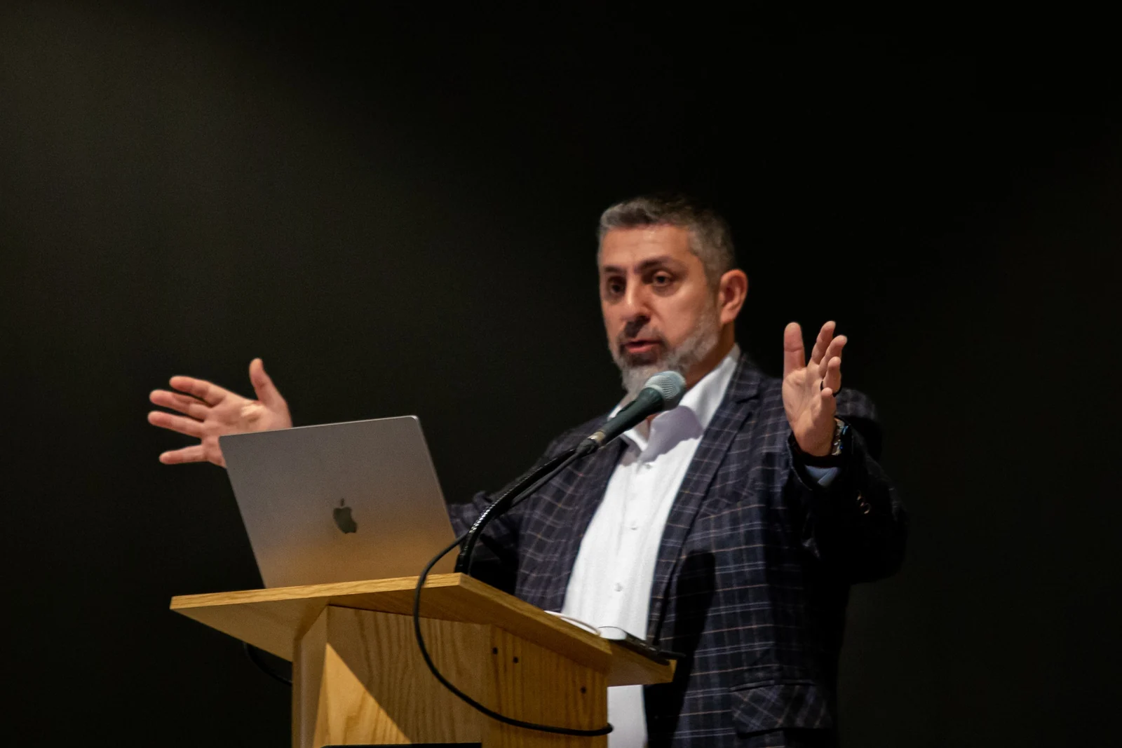 Romeo El Chaer speaking at a live leadership event